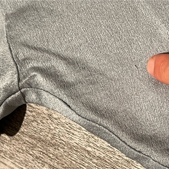 Banana Republic light blue silk blouse - Picture 10 of 17